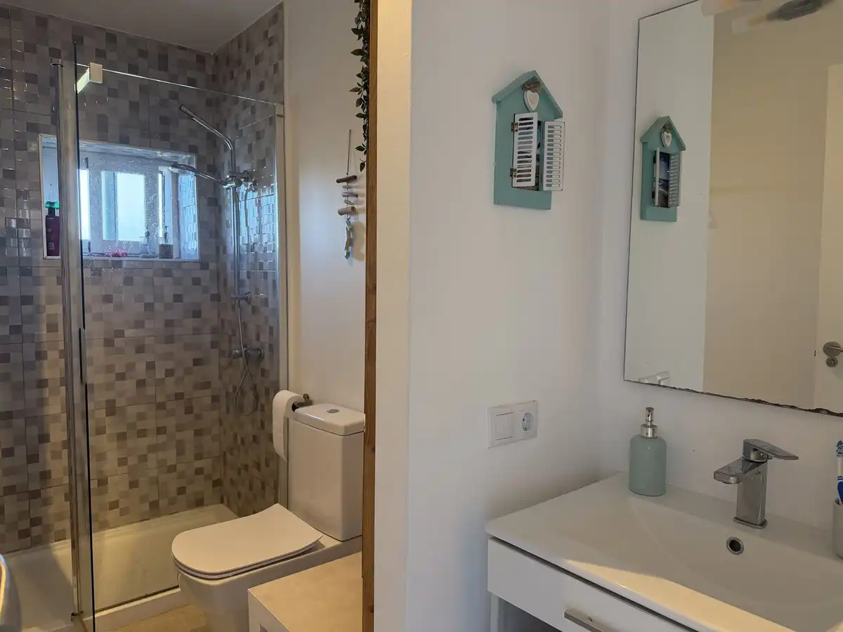 Baño de Apartamento en venta en Marbella con Aire acondicionado y Piscina comunitaria