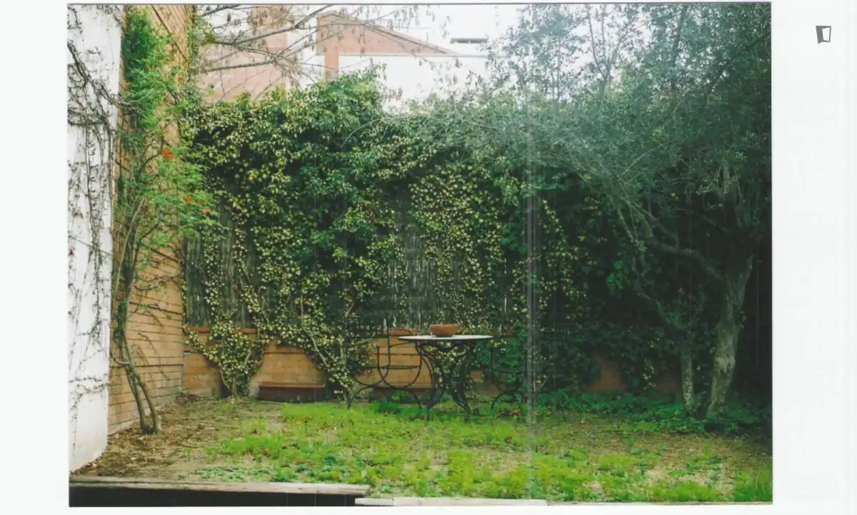 Jardí de Apartament per a compartir en Cerdanyola del Vallès amb Calefacció, Moblat i Rentadora