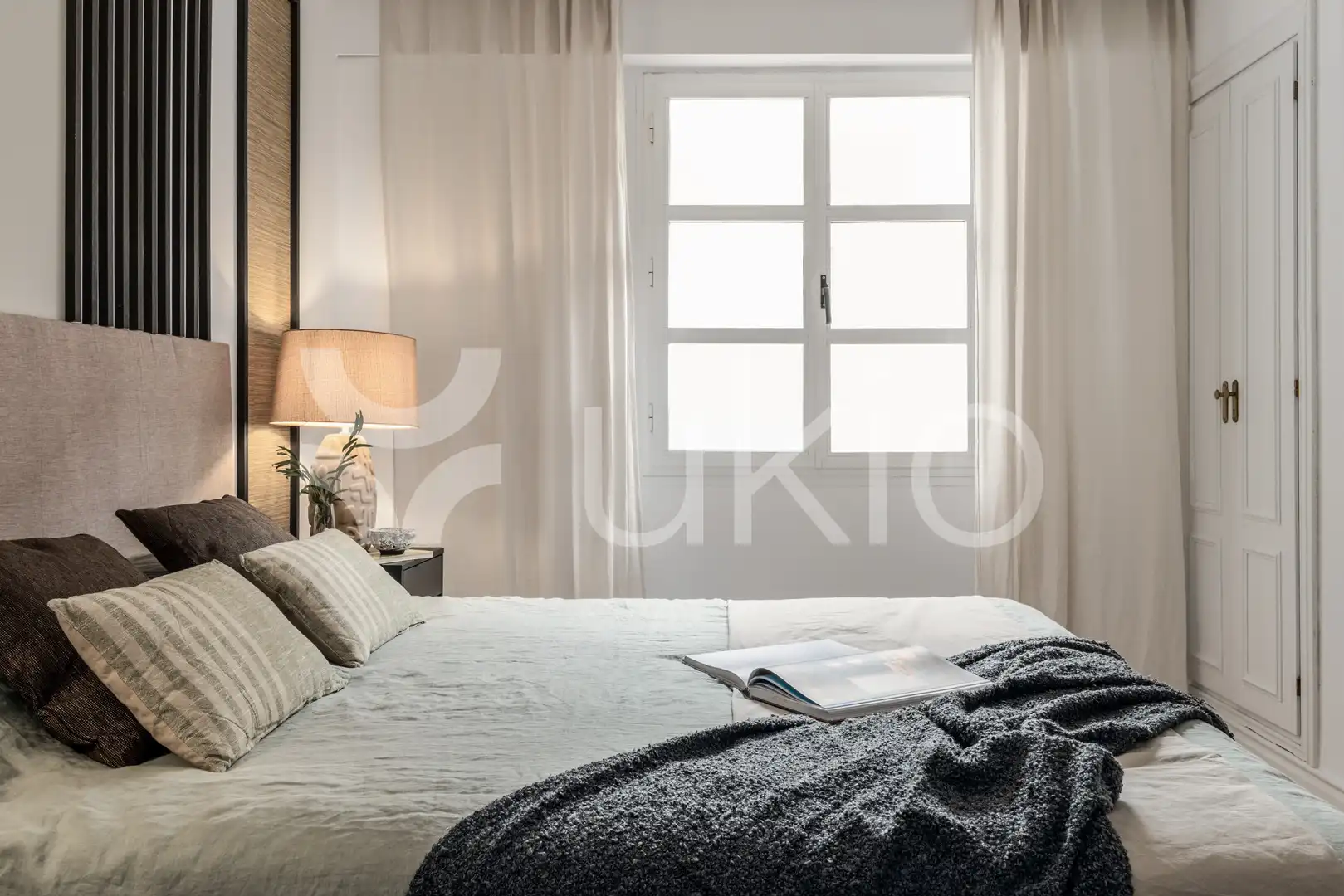 Dormitori de Apartament de lloguer en Madrid amb Aire condicionat, Calefacció i Moblat