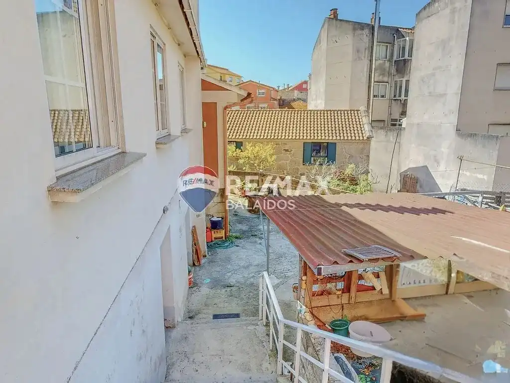 Vista exterior de Casa o xalet en venda en Cangas  amb Calefacció, Jardí privat i Parquet