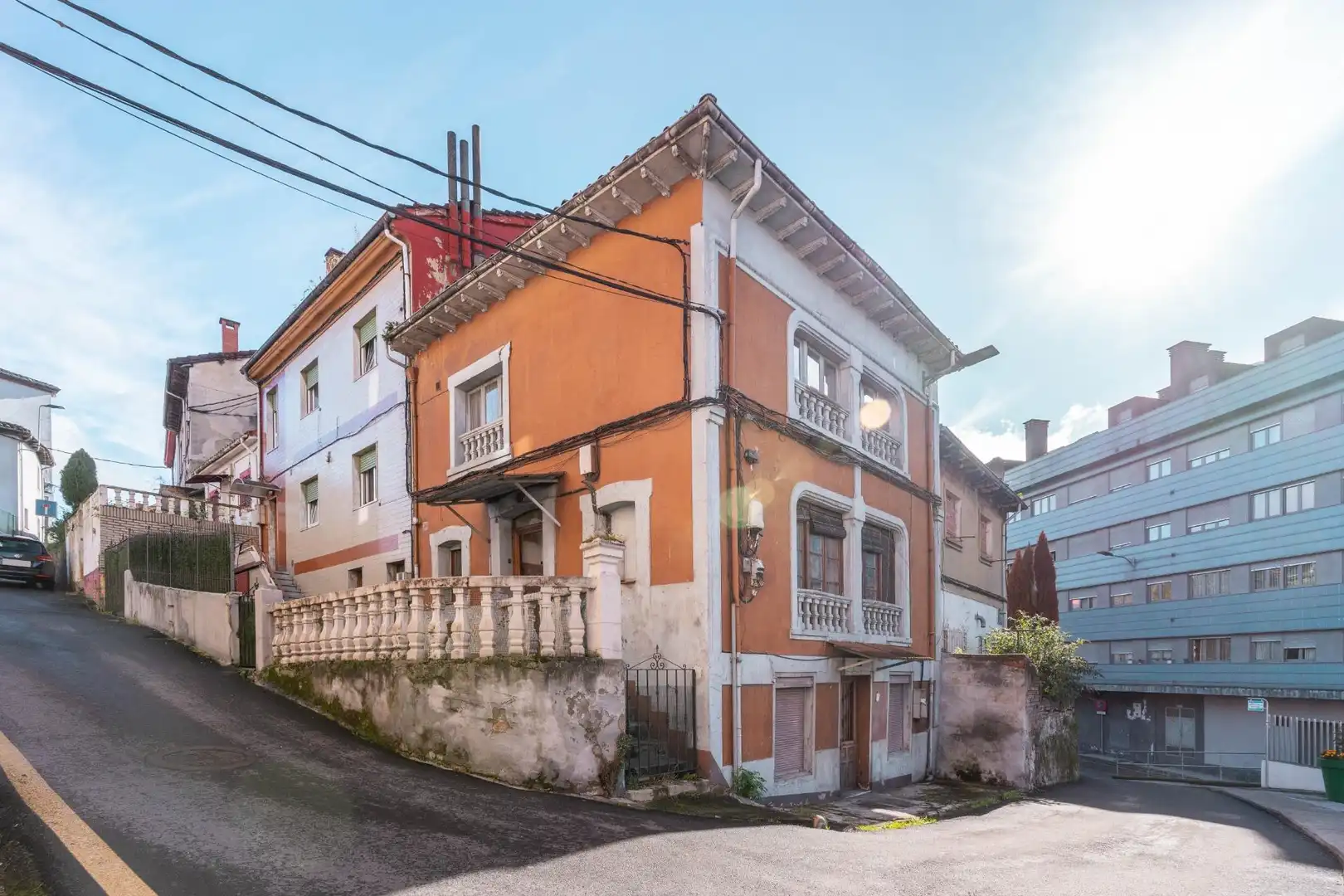 Gebäude zum Verkauf in Calle de Valentín Ochoa, 4, La Felguera