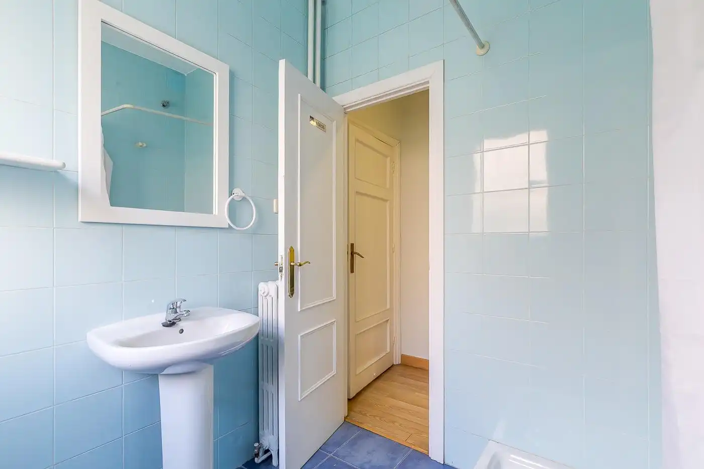 Bathroom of Office for rent in Madrid  with Heating