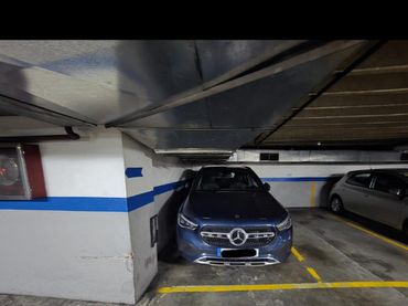 Single parking space with lift for sale in Calle Foncalada 3