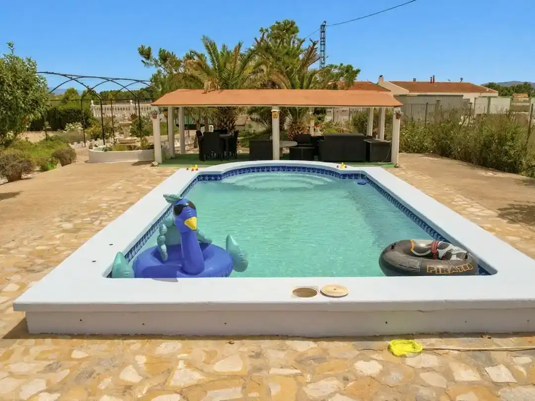Piscina de Finca rústica en venda en Villena amb Piscina