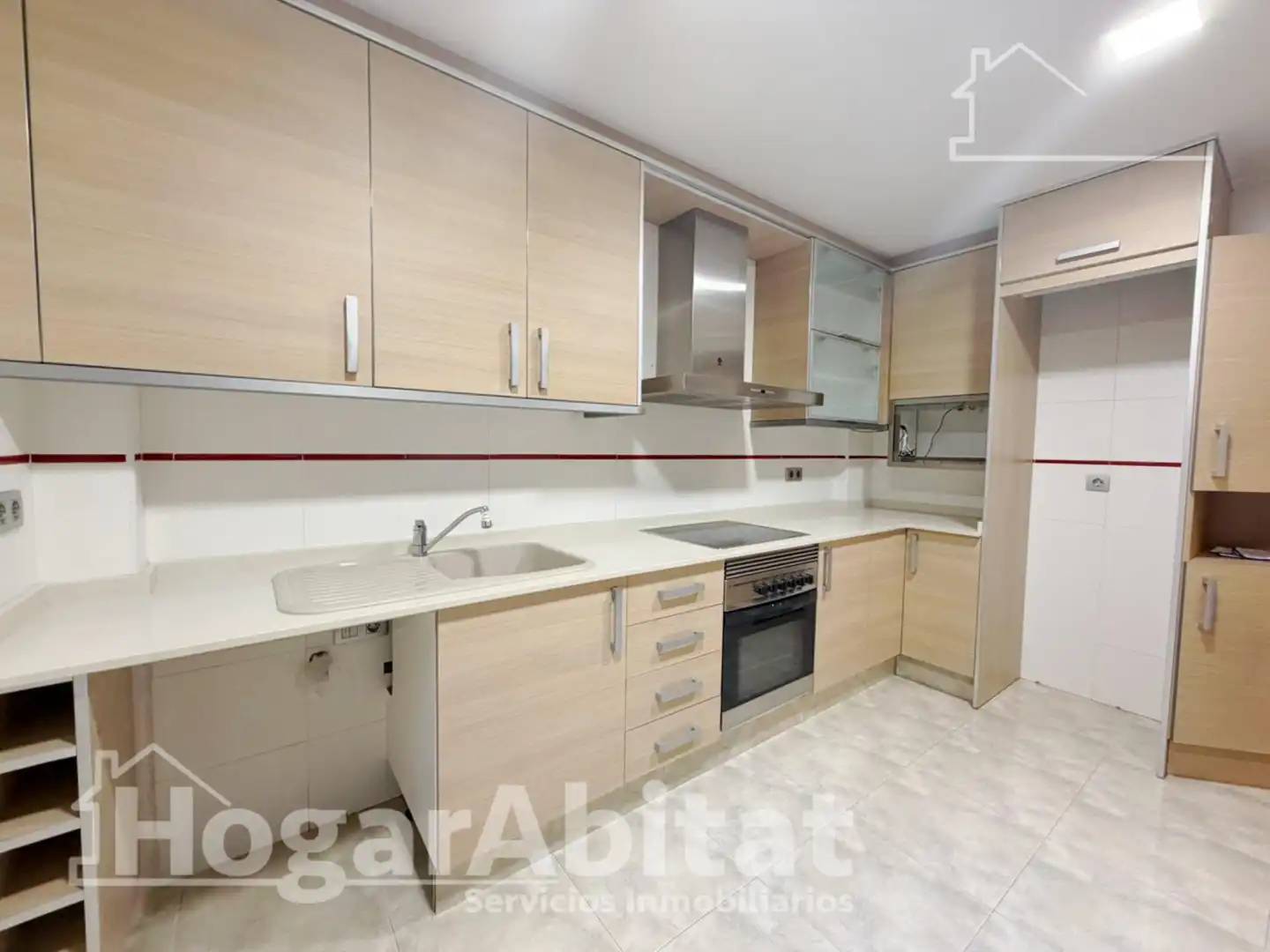 Cuina de Casa adosada en venda en Sagunto / Sagunt amb Aire condicionat, Jardí privat i Terrassa