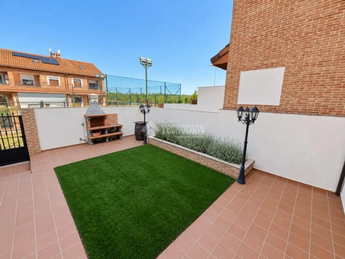 Semi-detached house with pool for sale in La Dehesa - El Pinar, imagen 6