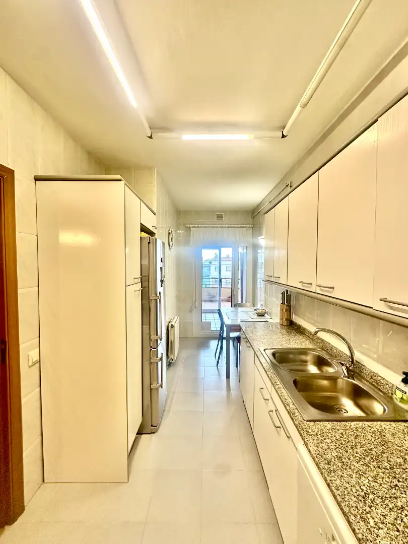 Küche von Dachboden zum Verkauf in Figueres mit Klimaanlage, Heizung und Terrasse