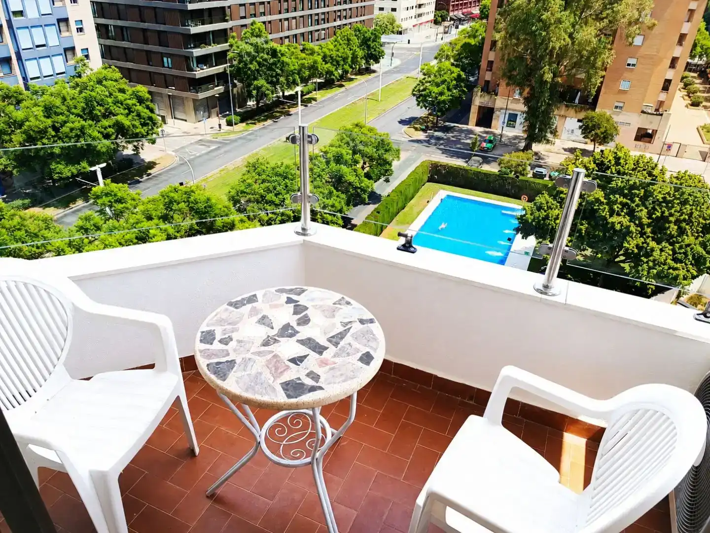Terrasse von Wohnung zur Miete in Sevilla mit Klimaanlage, Schwimmbad und Möbliert