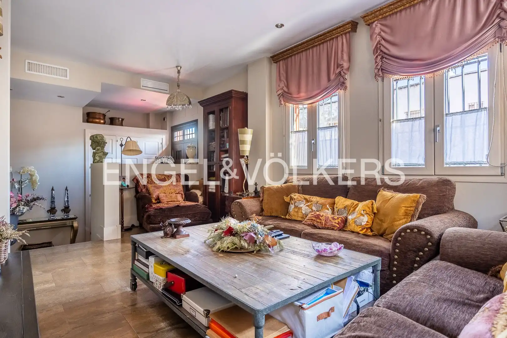Living room of Detached homes for sale in Sevilla  with Air Conditioner, Heating and Storage room
