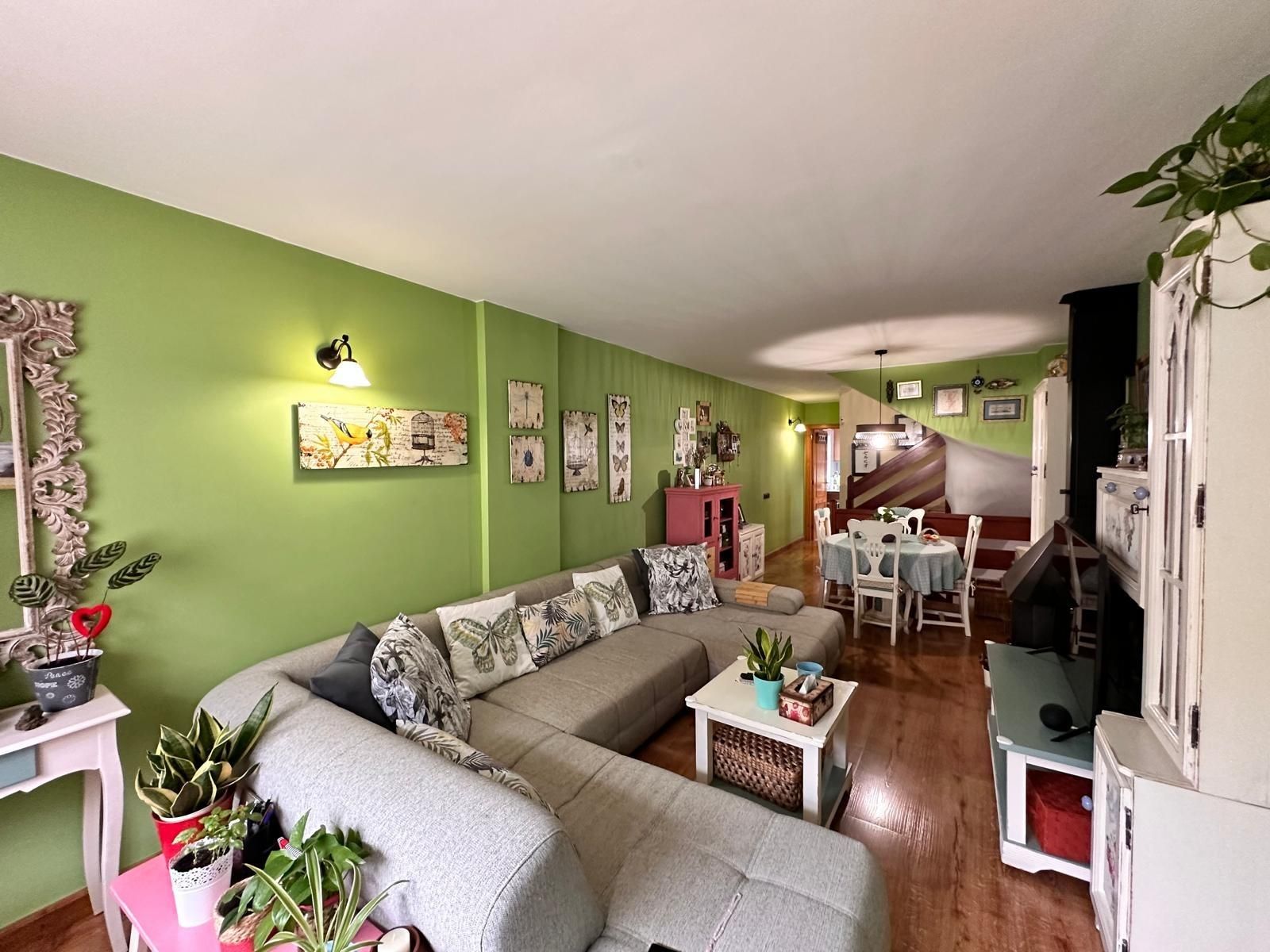 Sala d'estar de Casa o xalet en venda en San Cristóbal de la Laguna amb Calefacció, Terrassa i Traster