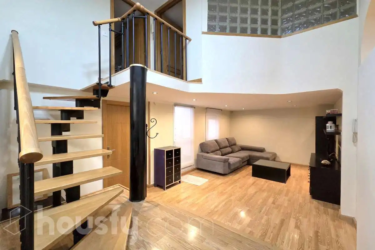 Sala d'estar de Dúplex de lloguer en  Madrid Capital amb Calefacció, Parquet i Terrassa