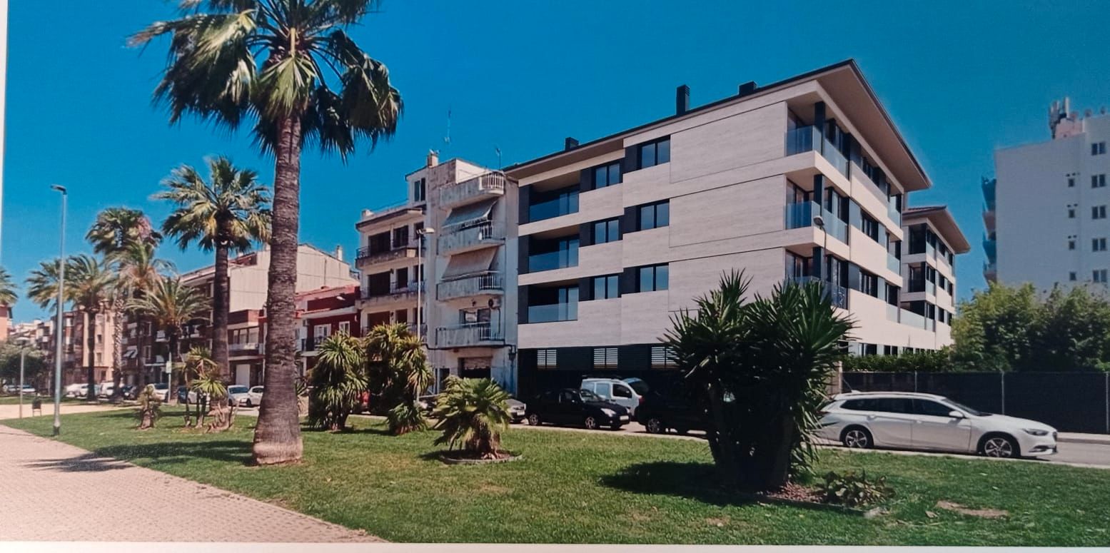 Vista exterior de Planta baixa en venda en Pineda de Mar amb Aire condicionat, Calefacció i Terrassa
