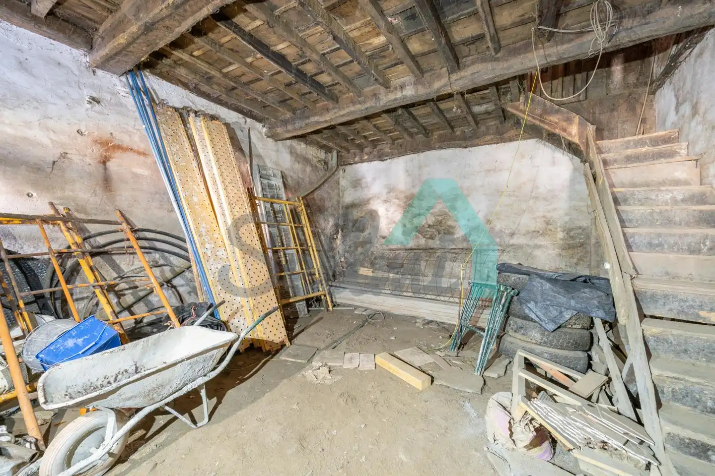 Casa adosada en venta en Quirós con Parquet y Trastero