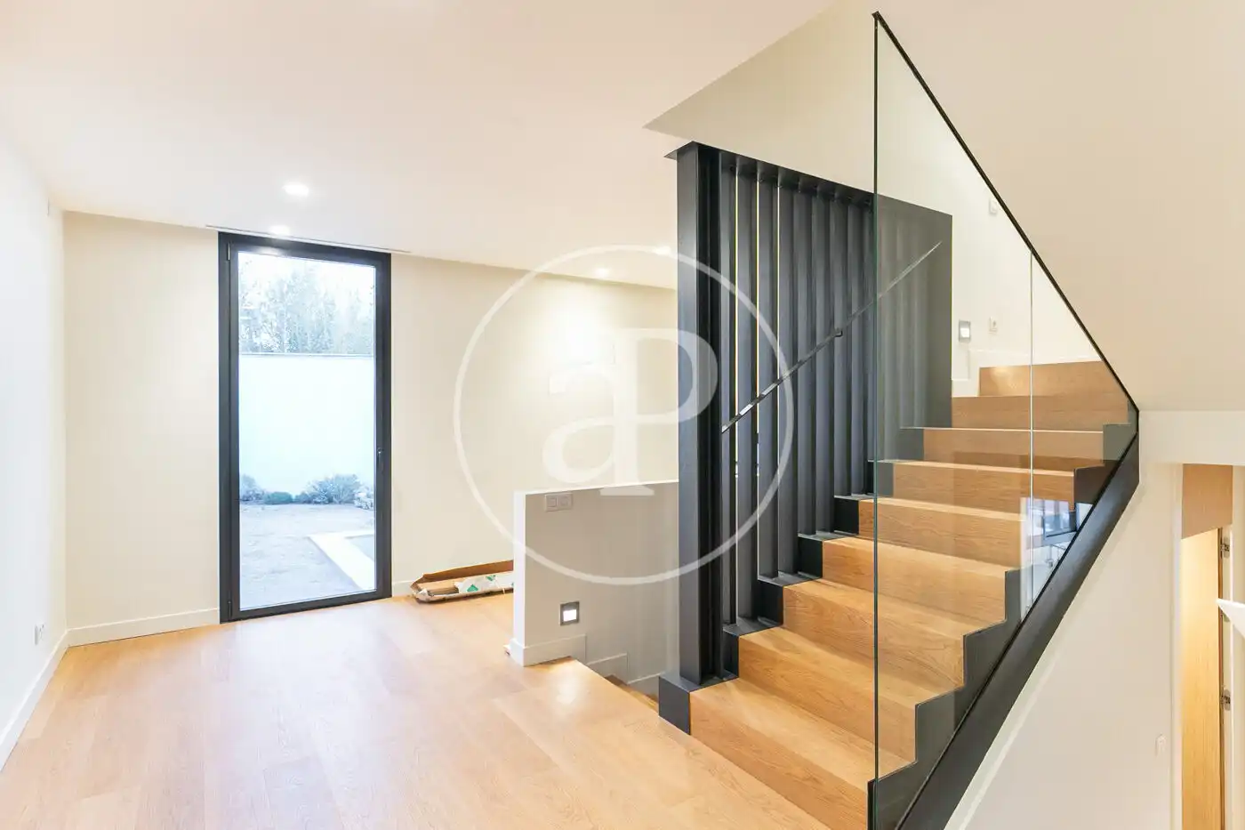Flat for rent in Barcelona  with Air Conditioner, Heating and Private garden