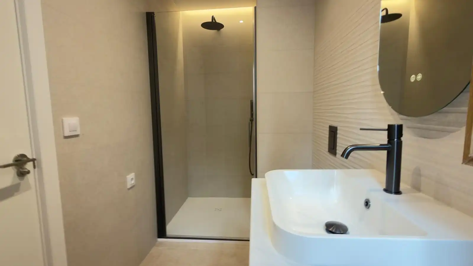 Bathroom of Houses for sale in Alaquàs  with Air Conditioner, Terrace and Furnished
