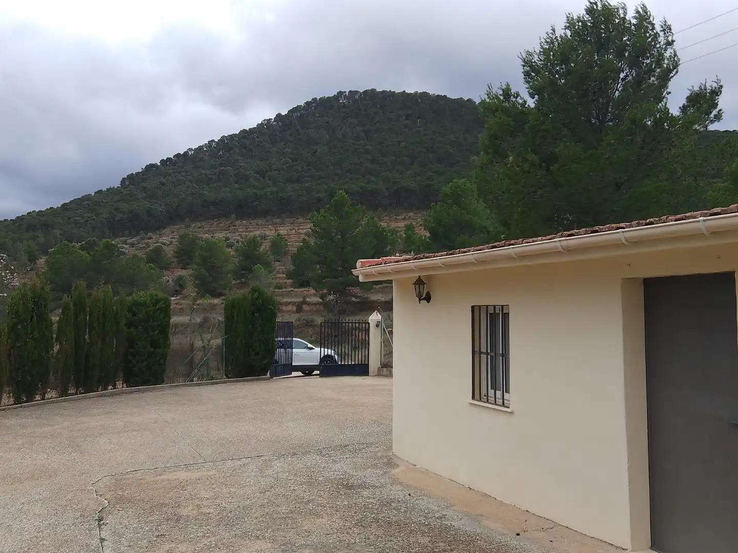 Vista exterior de Casa o xalet en venda en Tibi amb Jardí privat, Terrassa i Moblat