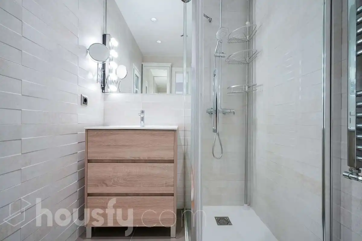 Bathroom of Duplexes for sale in Madrid  with Air Conditioner, Heating and Storage room