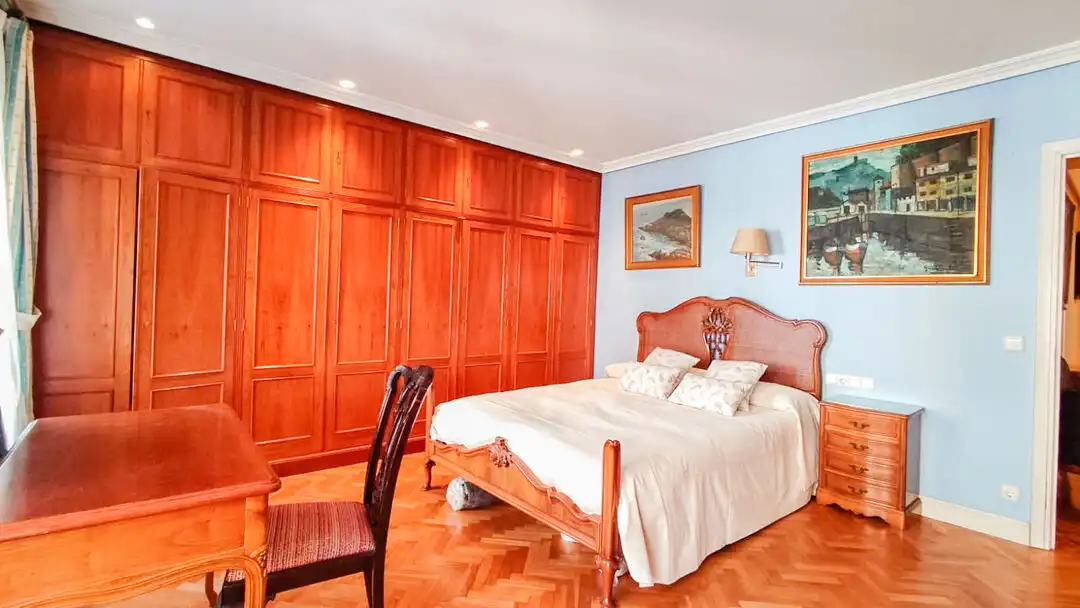 Habitación de Piso en venta en Donostia - San Sebastián  con Calefacción, Balcón y Alarma