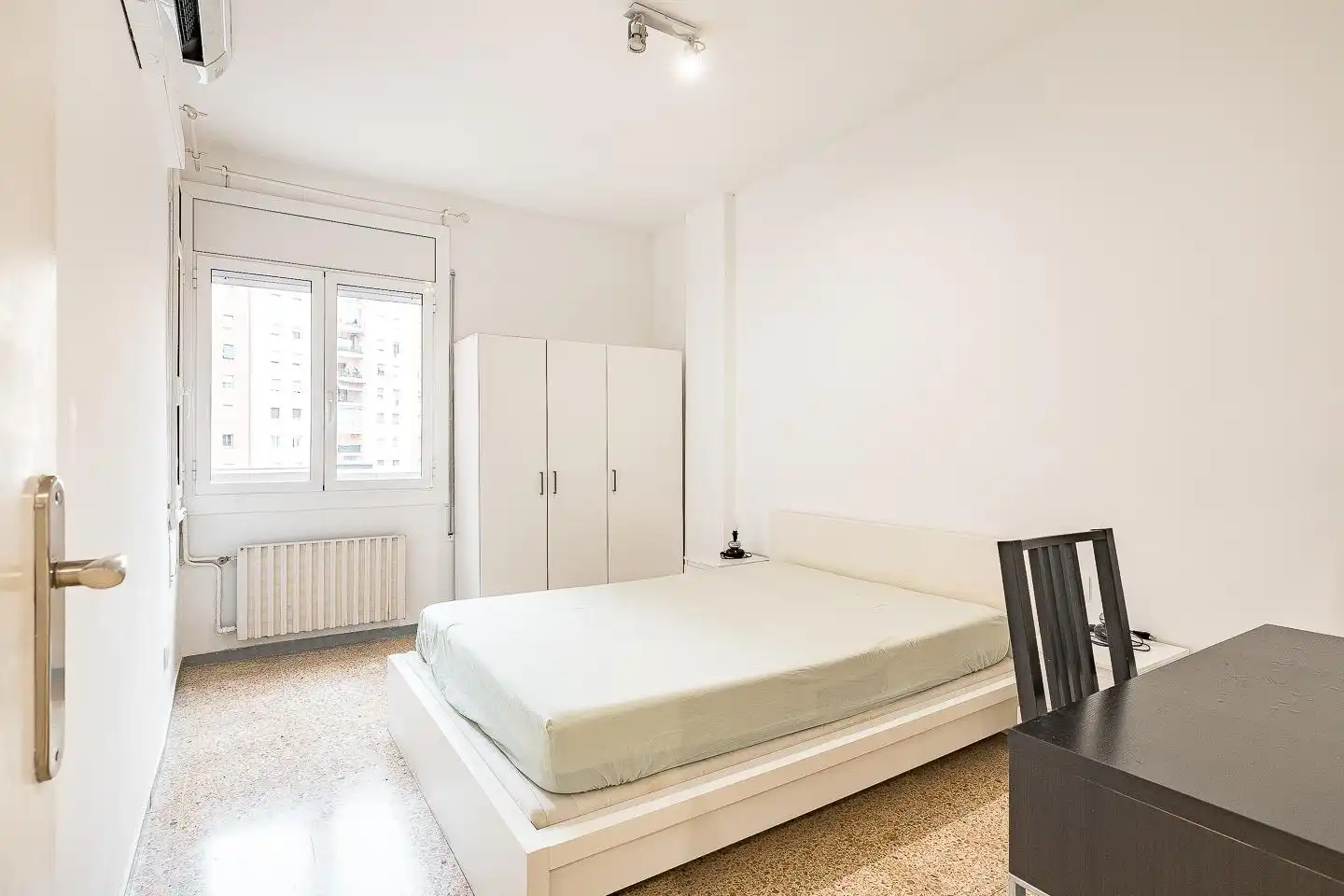 Piso con ascensor en venta en Nou Barris, imagen 2
