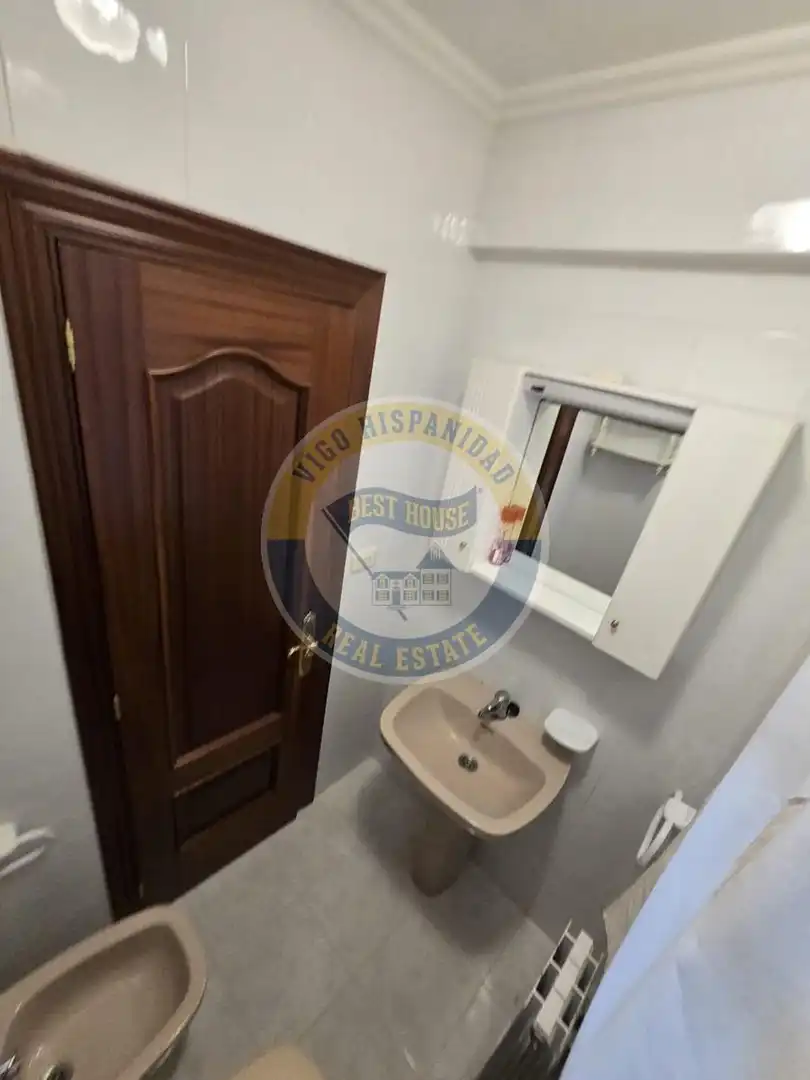 Baño de Piso de alquiler en Vigo  con Calefacción
