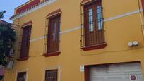 Exterior view of House or chalet for sale in  Sevilla Capital  with Terrace and Balcony