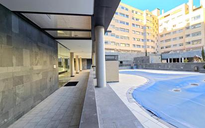 Swimming pool of Flat for sale in  Madrid Capital  with Air Conditioner, Heating and Private garden