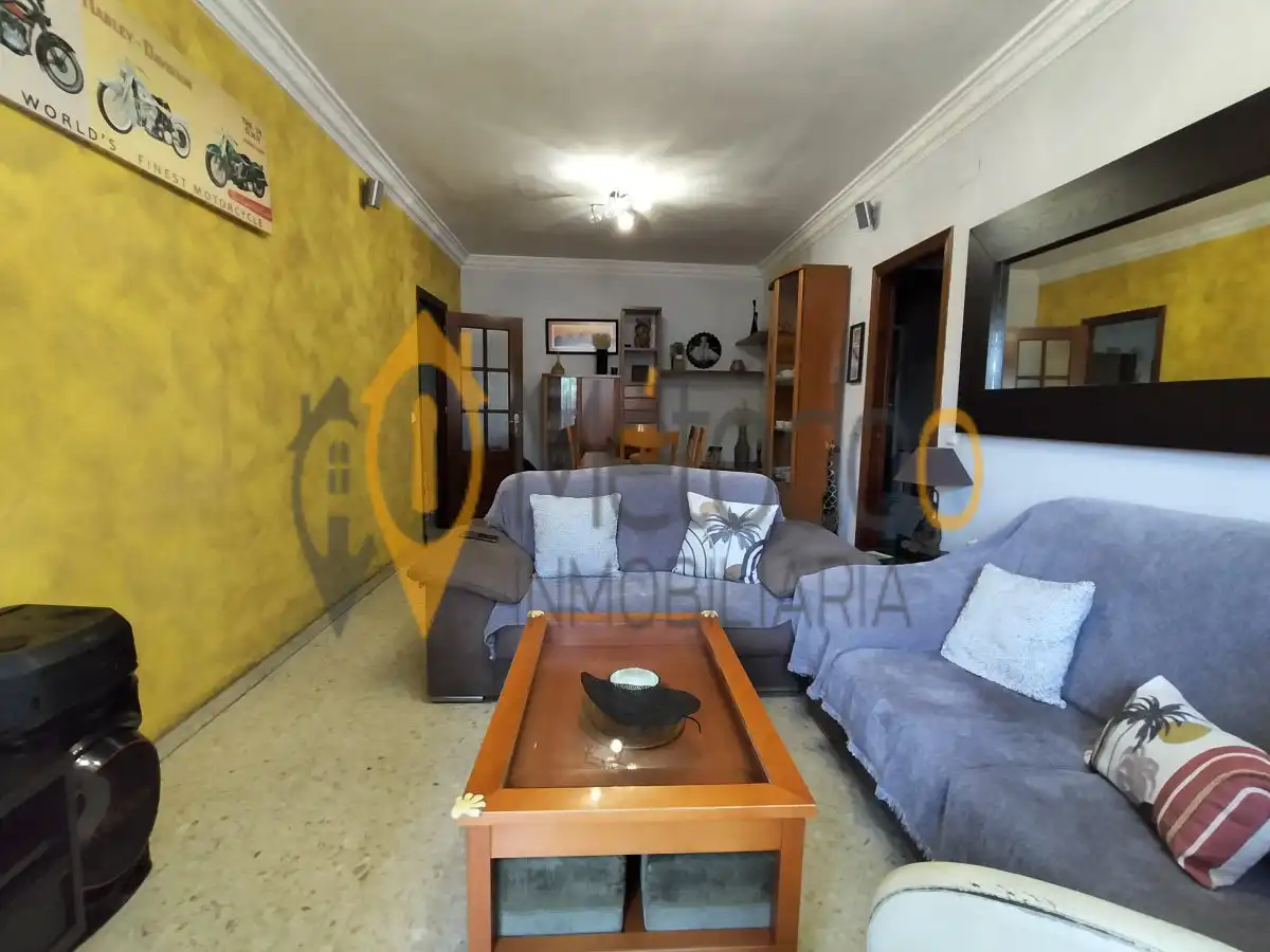 Living room of Flat for sale in Sevilla  with Air Conditioner, Heating and Furnished