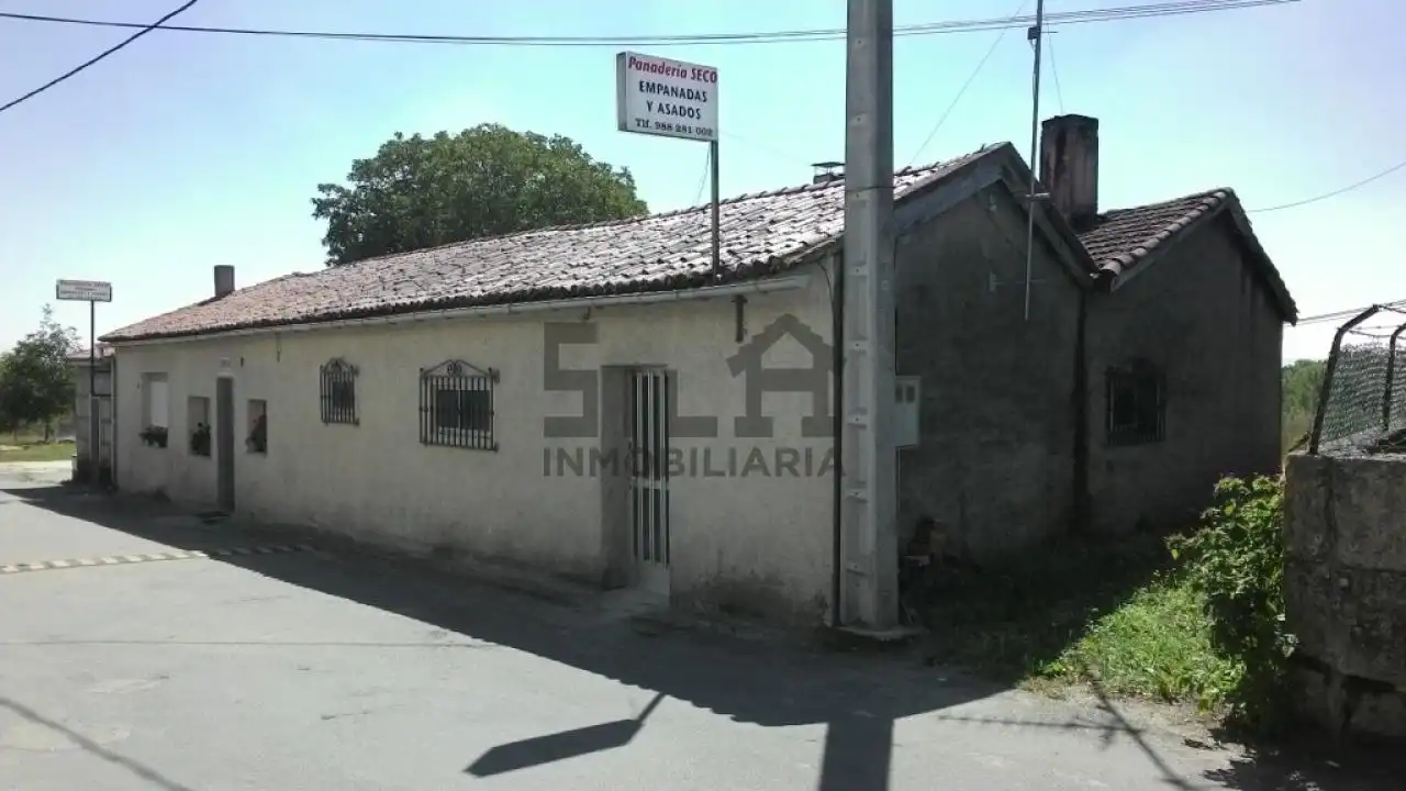 Business premises for sale in Amoeiro