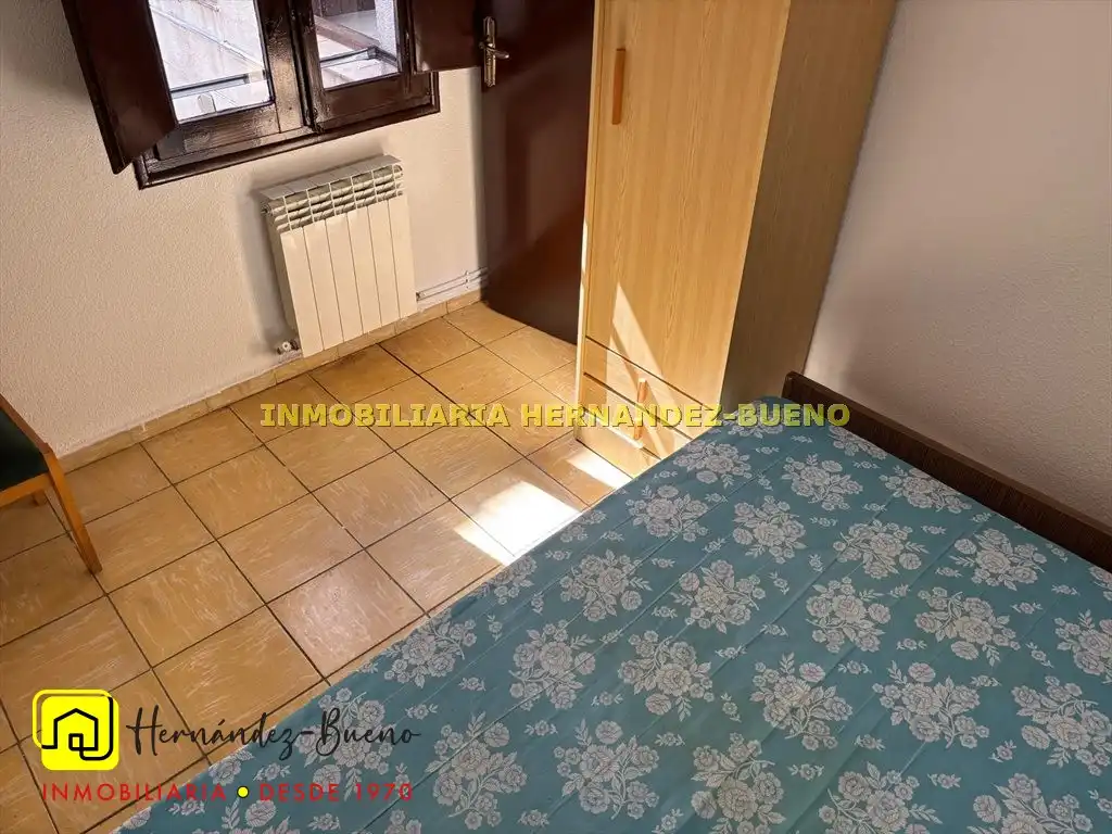 Dormitori de Pis en venda en San Bernardo - Carmelitas - Campus