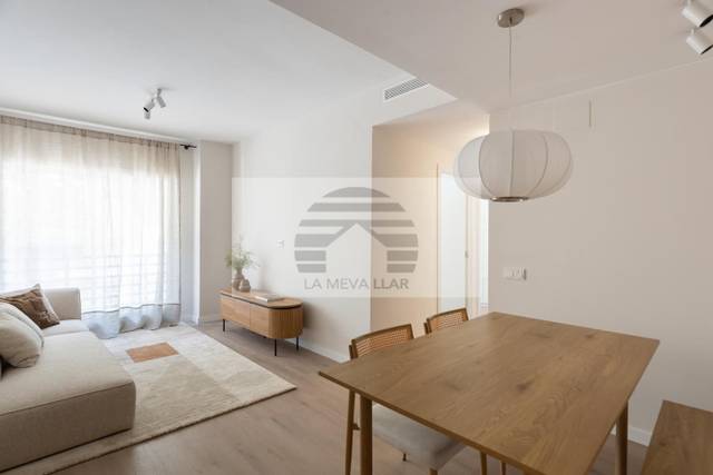 Piso en Venta en Carrer de Vila i Vilà en El Poble Sec - Parc de Montjuïc