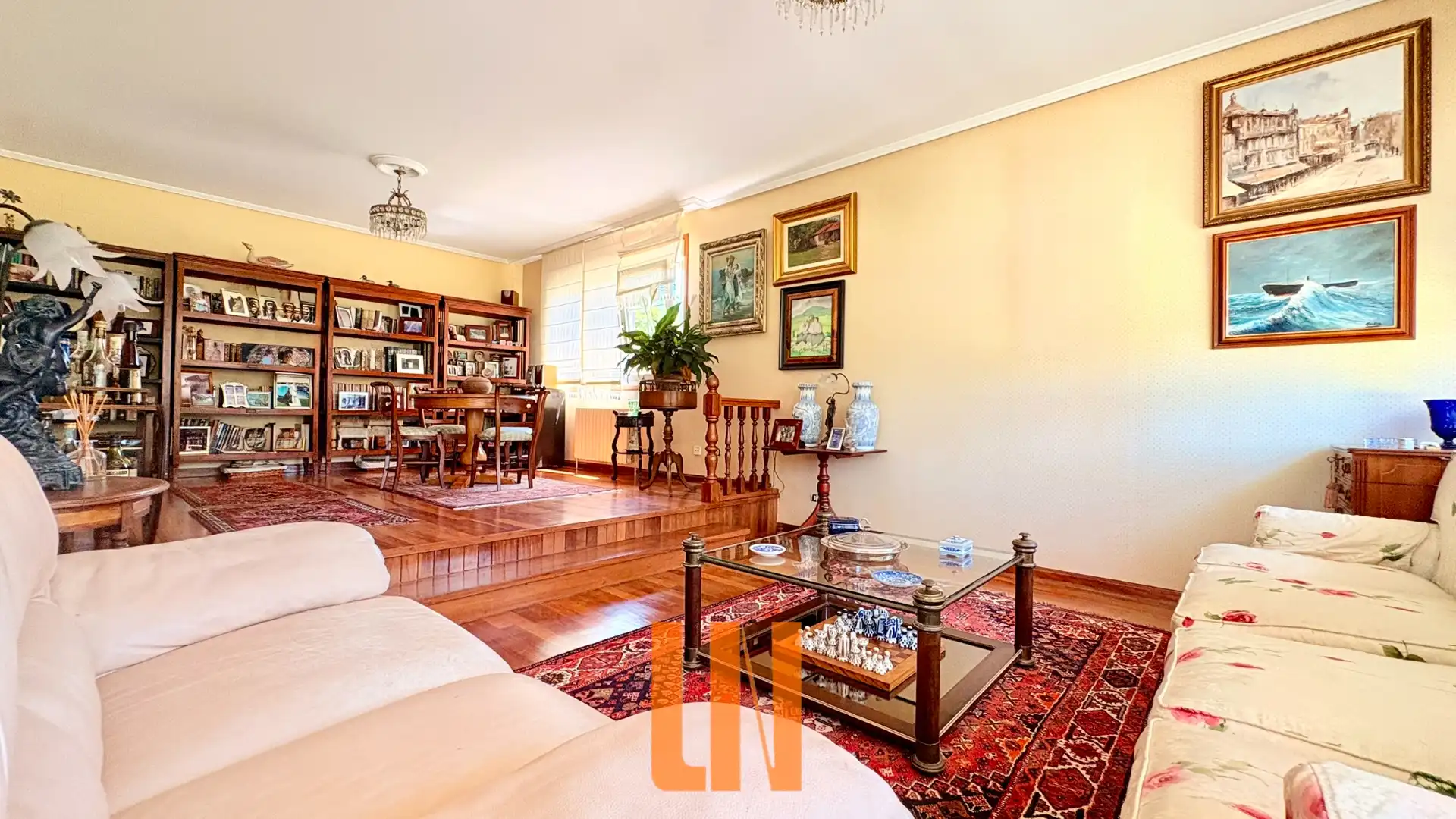 Sala d'estar de Casa o xalet en venda en Oleiros amb Calefacció, Jardí privat i Parquet