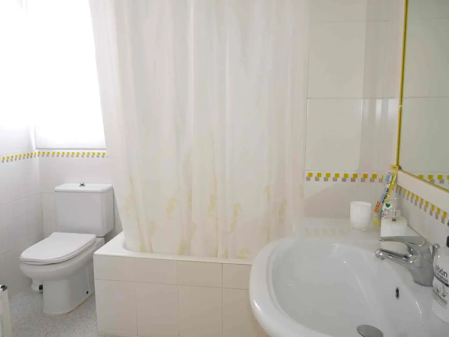 Bany de Casa o xalet de lloguer en Dénia amb Aire condicionat, Jardí privat i Terrassa
