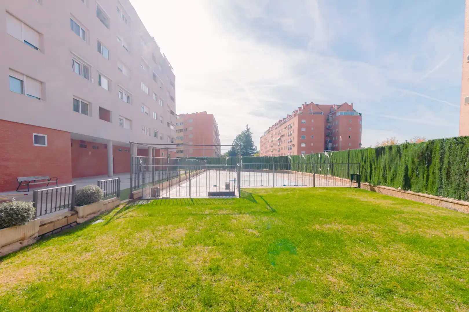 Aparcament de Àtic en venda en Alcalá de Henares amb Jardí privat, Terrassa i Alarma