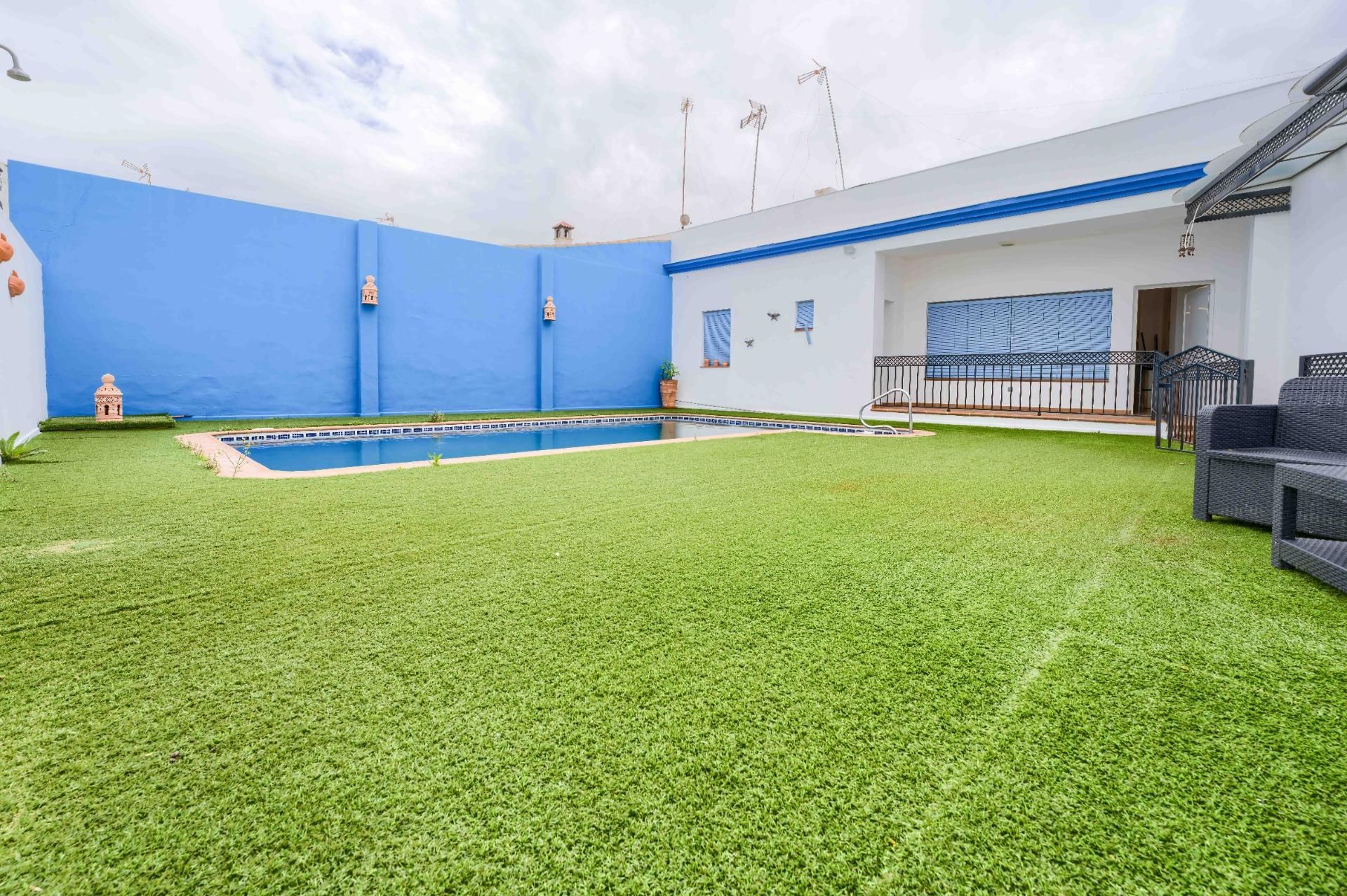 Swimming pool of House or chalet for sale in Carrión de los Céspedes  with Air Conditioner, Heating and Private garden