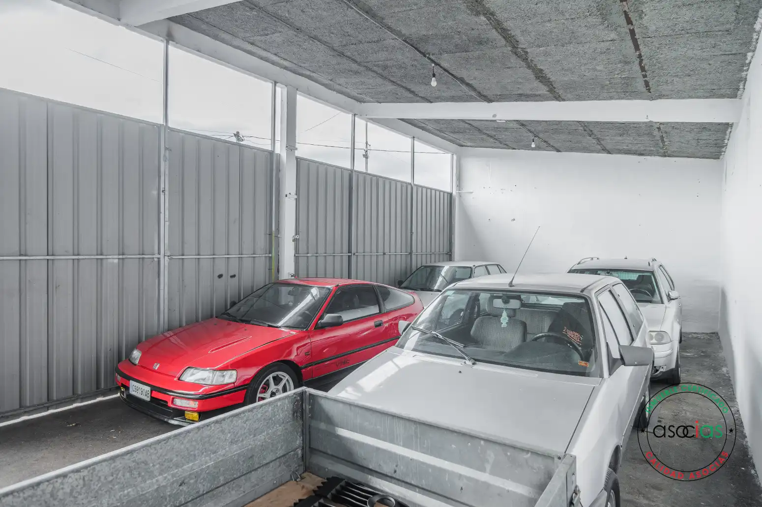 Parkplatz von Fabrikhallen zum Verkauf in Noreña