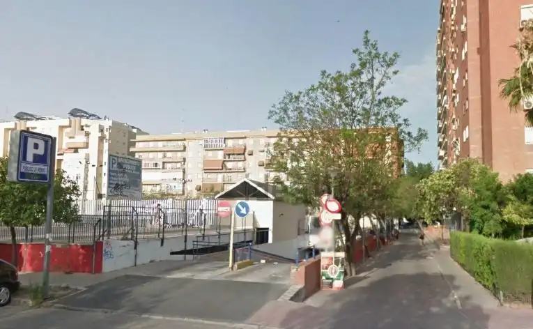 Exterior view of Garage for sale in Sevilla