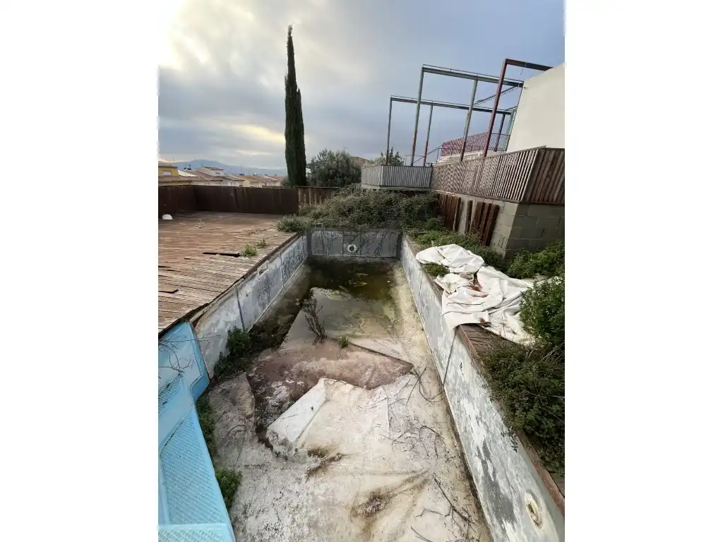 Piscina de Casa o xalet en venda en Canovelles