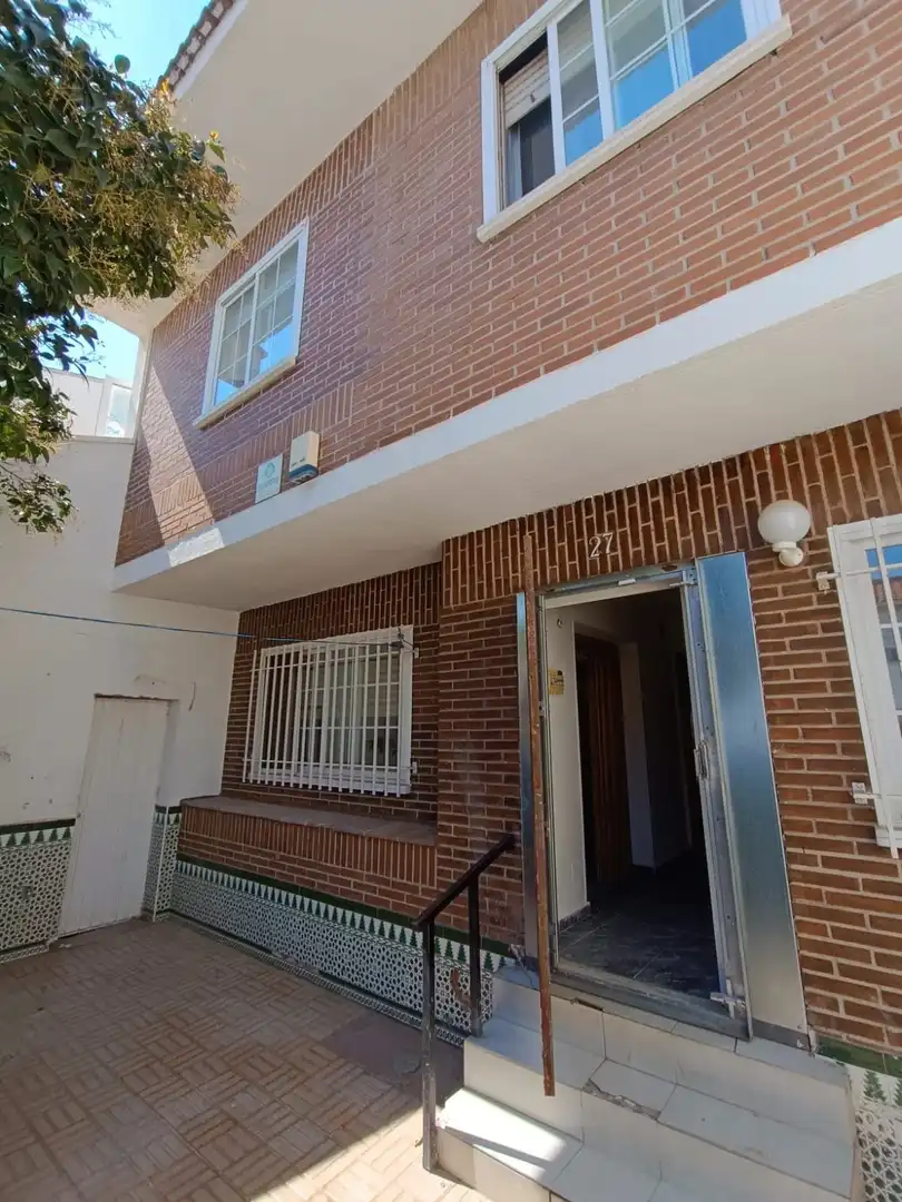 Vista exterior de Casa adosada en venta en Illescas con Jardín privado