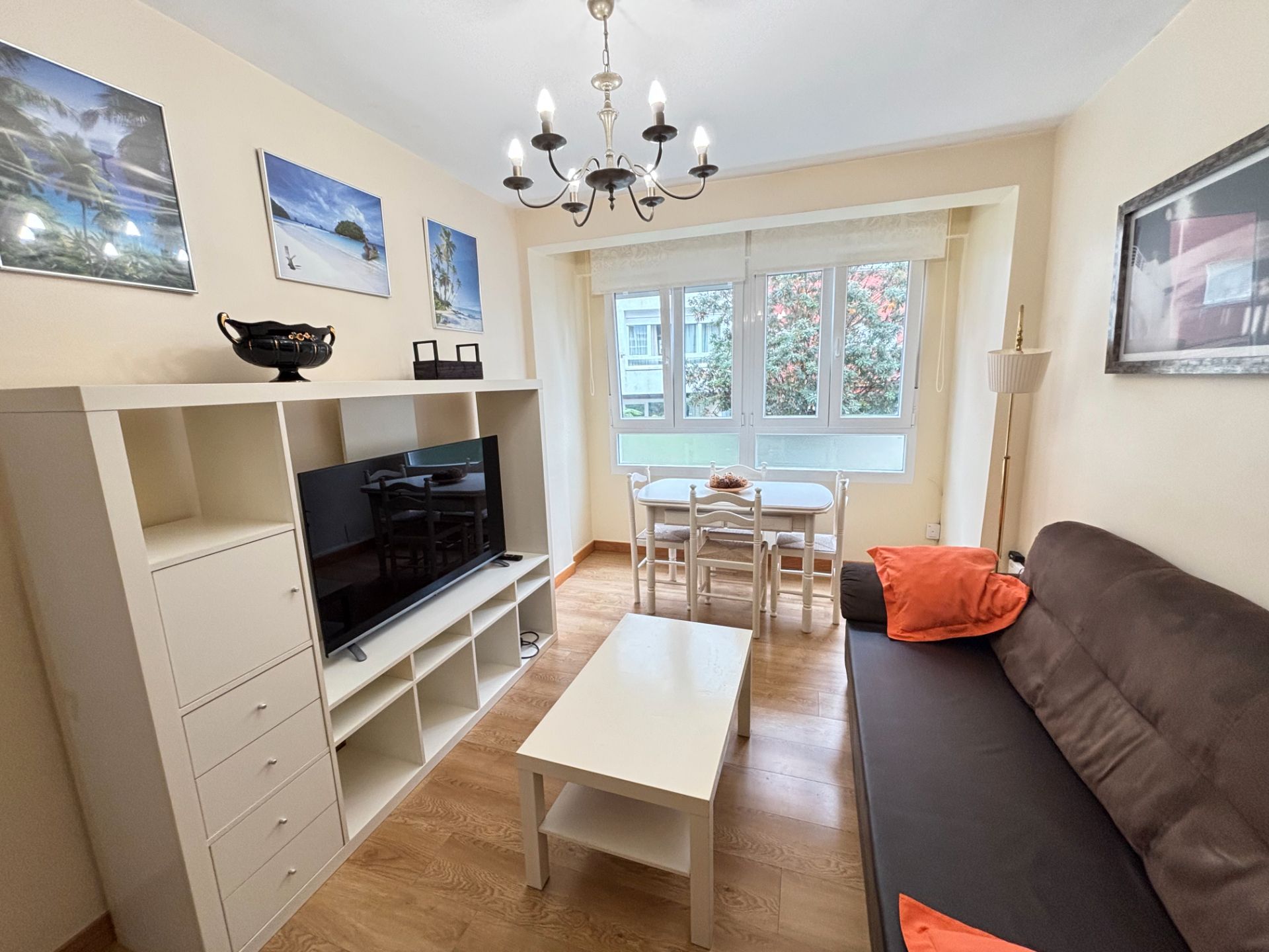 Living room of Flat to rent in Santander  with Heating, Parquet flooring and Furnished