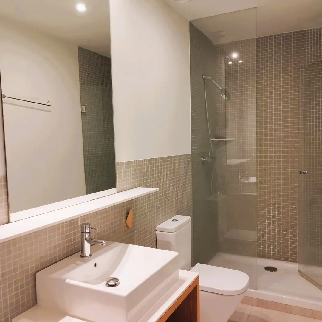 Bathroom of Flat for rent in Barcelona  with Air Conditioner, Heating and Furnished