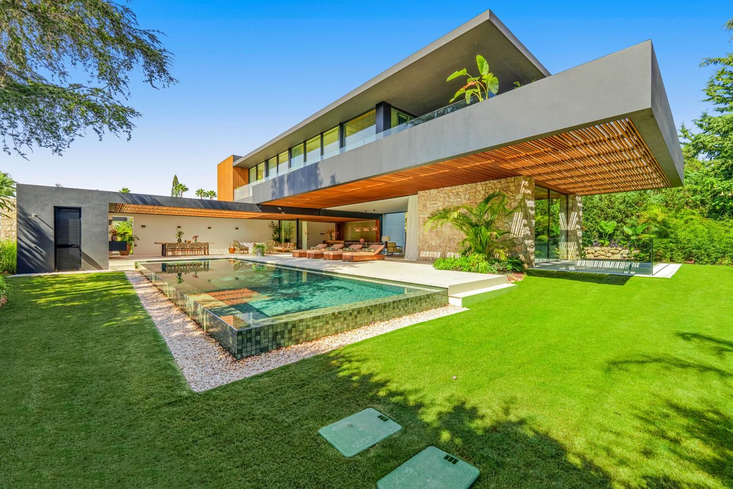 Piscina de Casa o xalet en venda en Marbella amb Aire condicionat, Calefacció i Jardí privat