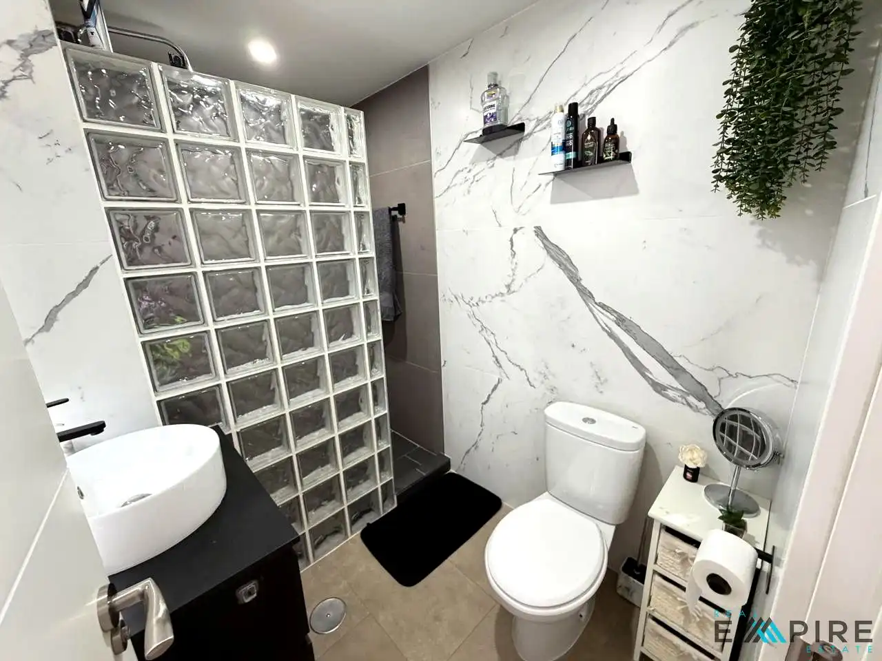 Baño de Piso en venta en El Viso de San Juan con Aire acondicionado, Calefacción y Amueblado