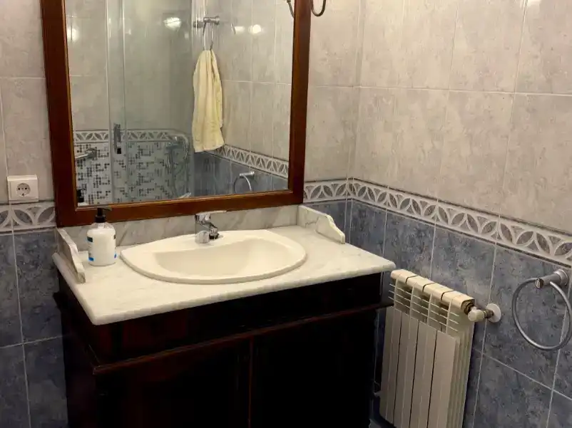 Bany de Pis de lloguer en Béjar amb Parquet, Moblat i Balcó