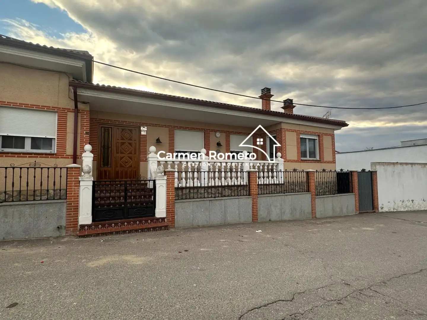 Vista exterior de Casa o xalet en venda en Poveda de las Cintas amb Calefacció, Jardí privat i Terrassa