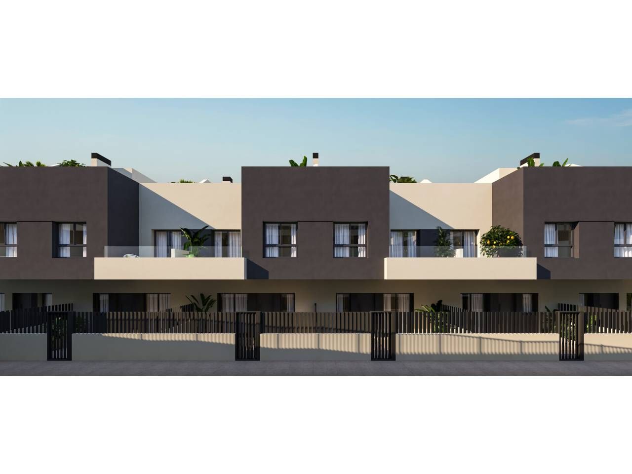 Vista exterior de Casa adosada en venda en Vélez-Málaga amb Aire condicionat, Jardí privat i Terrassa