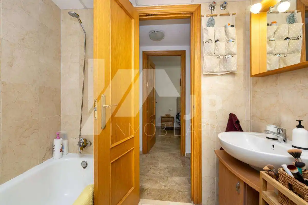 Piso con piscina en venta en Calle Cádiar 10, imagen 16