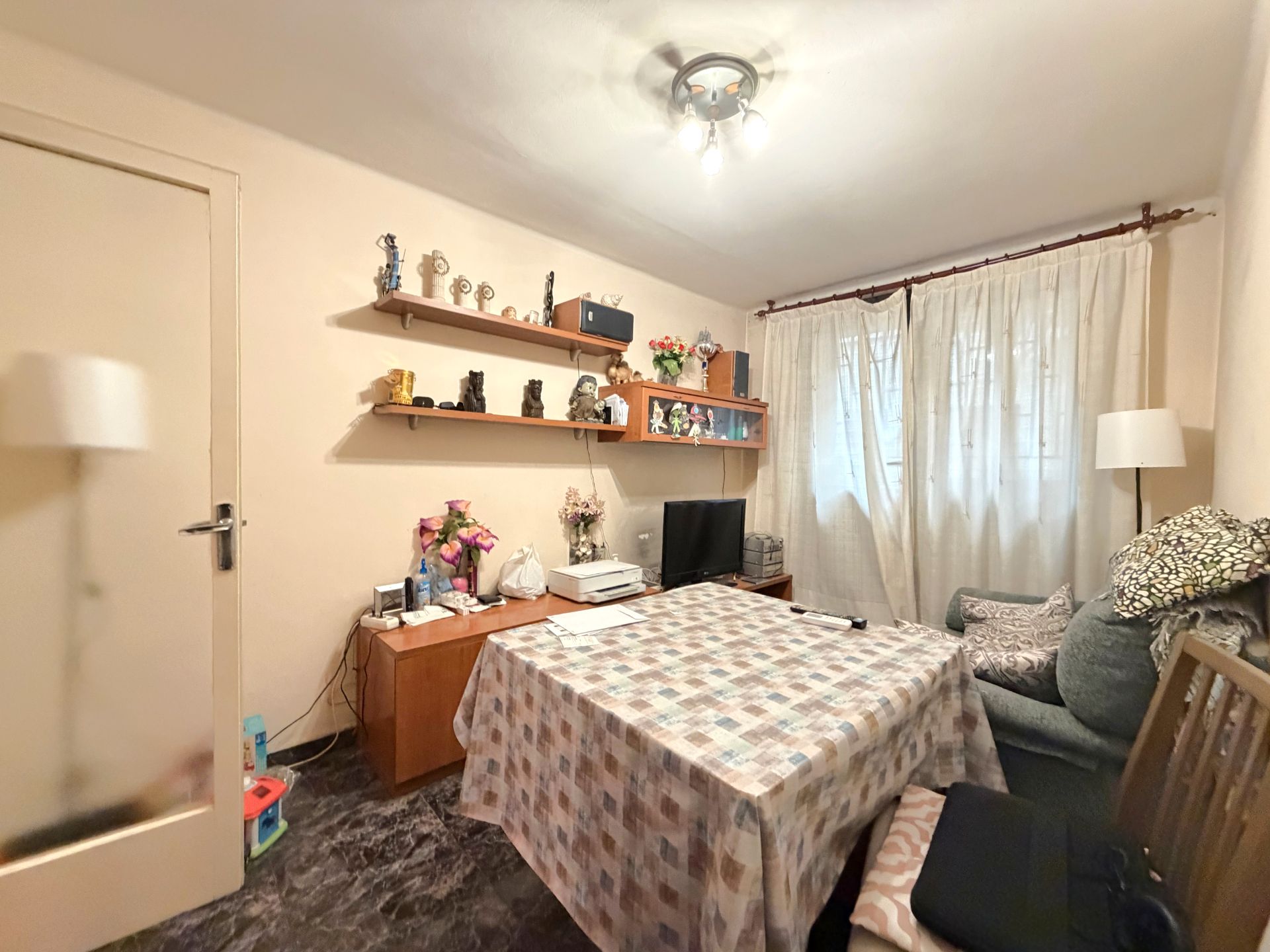 Dormitori de Planta baixa en venda en  Barcelona Capital