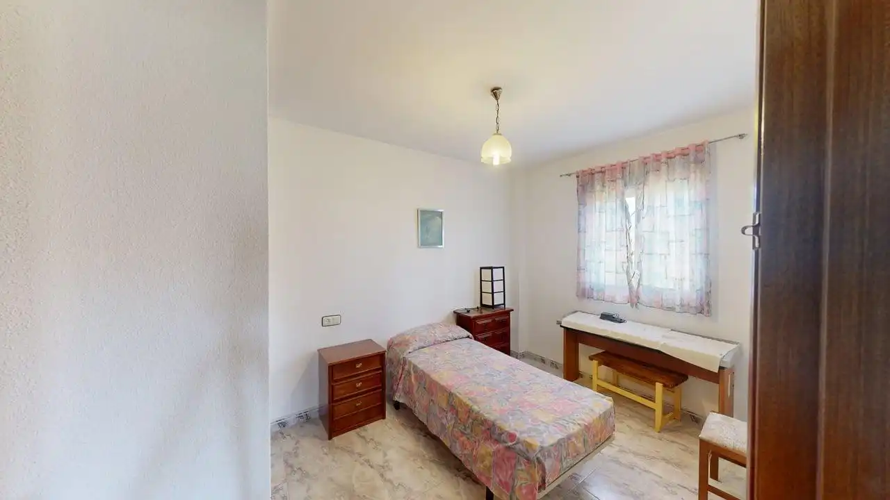 Dormitori de Casa o xalet en venda en Jaén amb Traster i Piscina comunitària