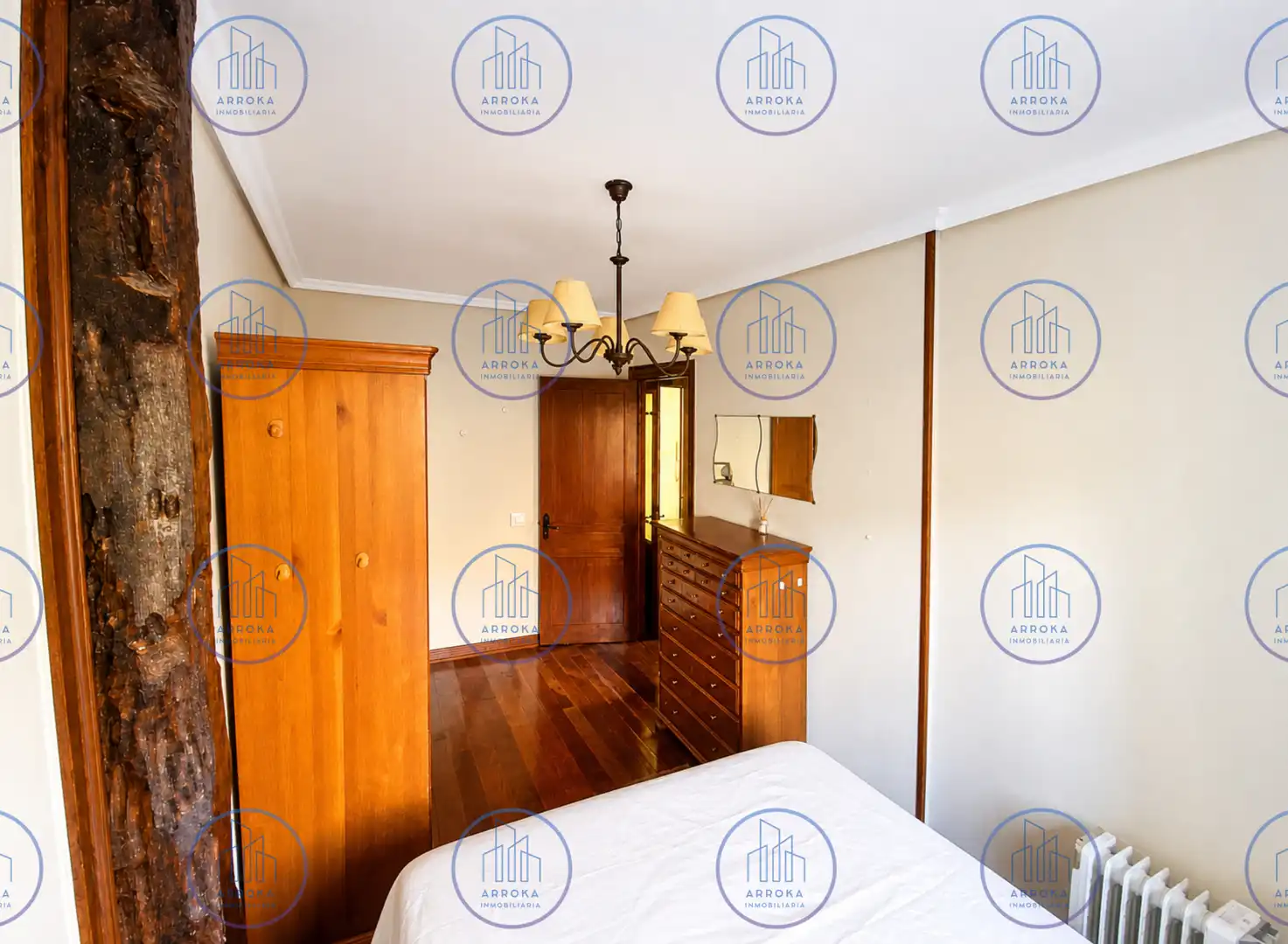 Schlafzimmer von Dachboden zum Verkauf in Beasain mit Heizung, Parkett und Möbliert