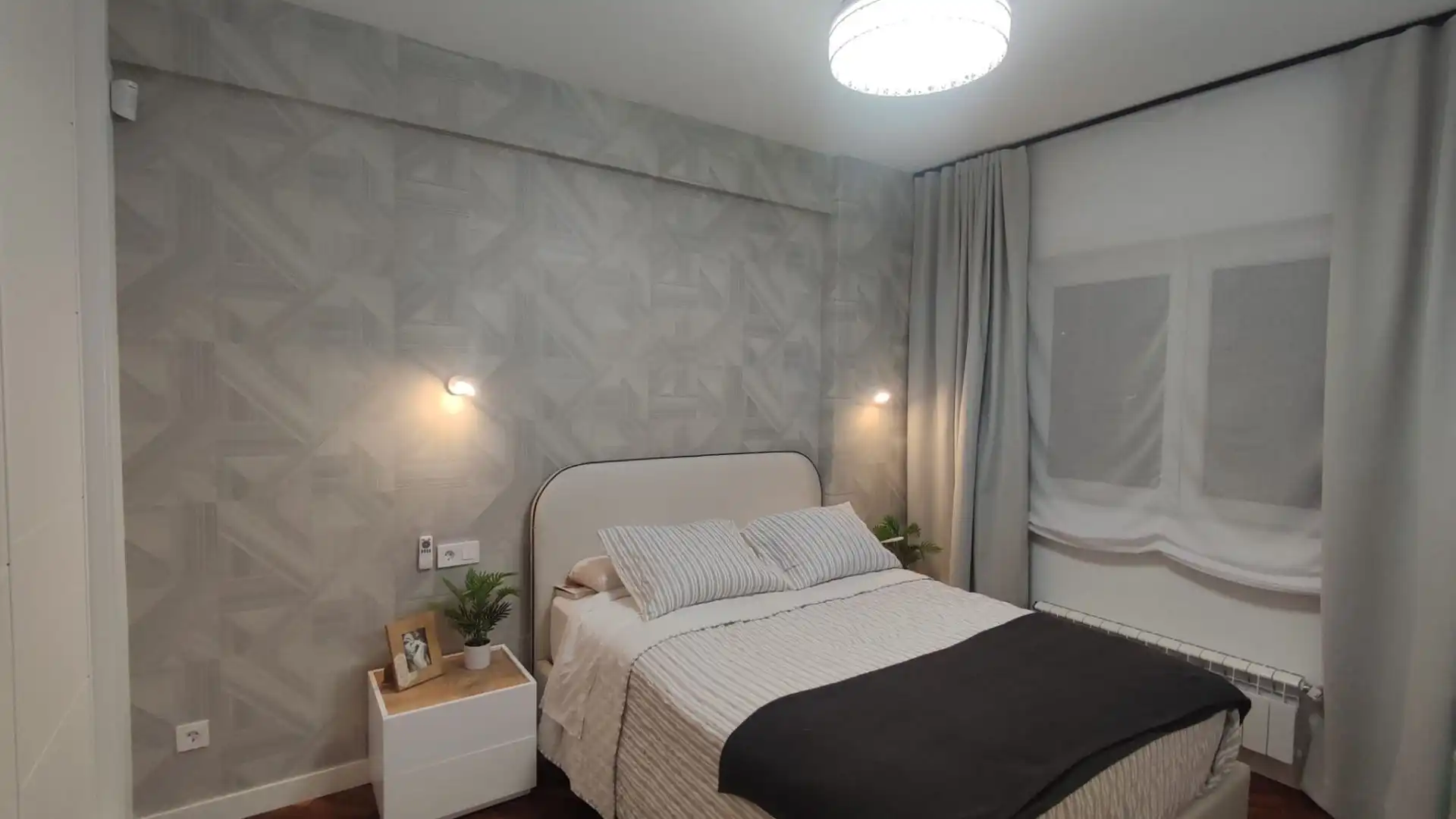 Habitación de Apartamento de alquiler en A Coruña Capital  con Calefacción y Amueblado